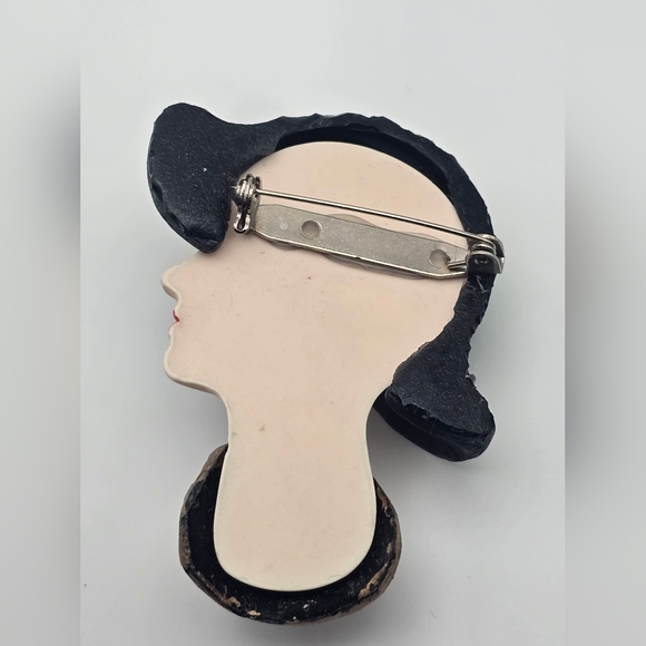 Resin Women Brooch - Picture 2 of 7